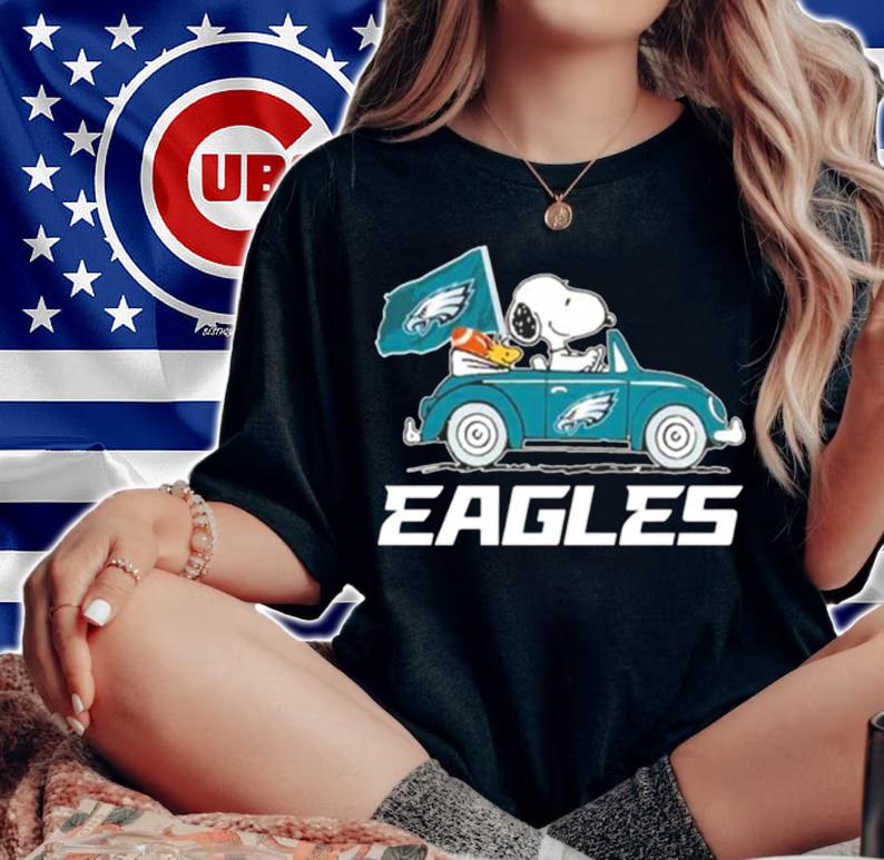 Snoopy And Woodstock Driving Car Philadelphia Eagles Flag Super Bowl t-shirt